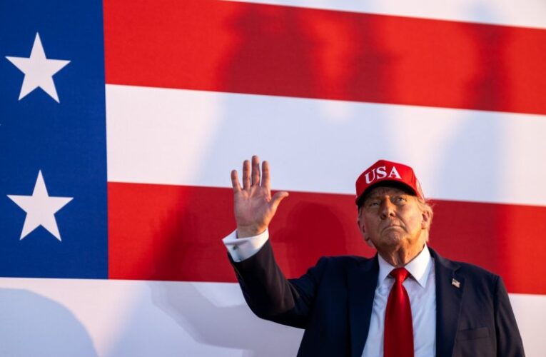 Trump threatens midterm elections
