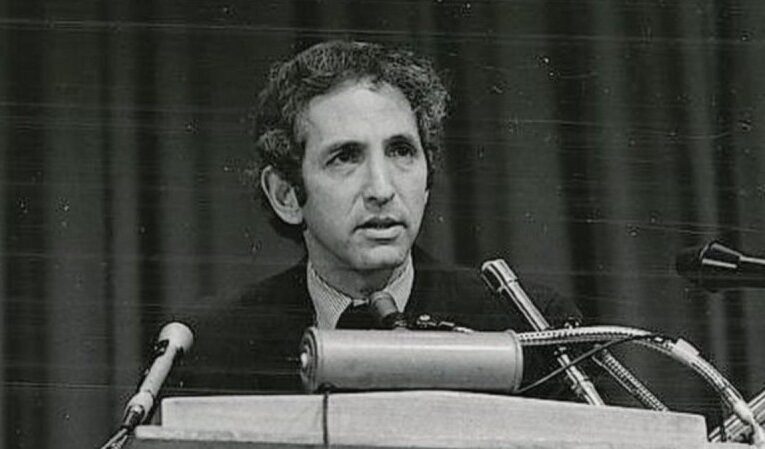 Daniel Ellsberg speaks to us as the war on Iran continues